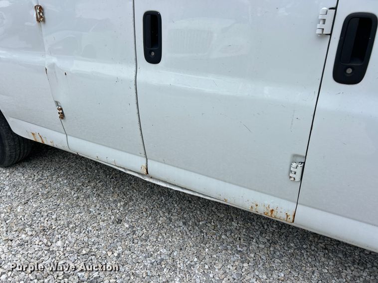 image for item FC5496 2017 Chevrolet Express van