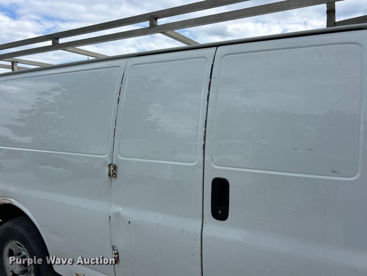 image for item FC5496 2017 Chevrolet Express van