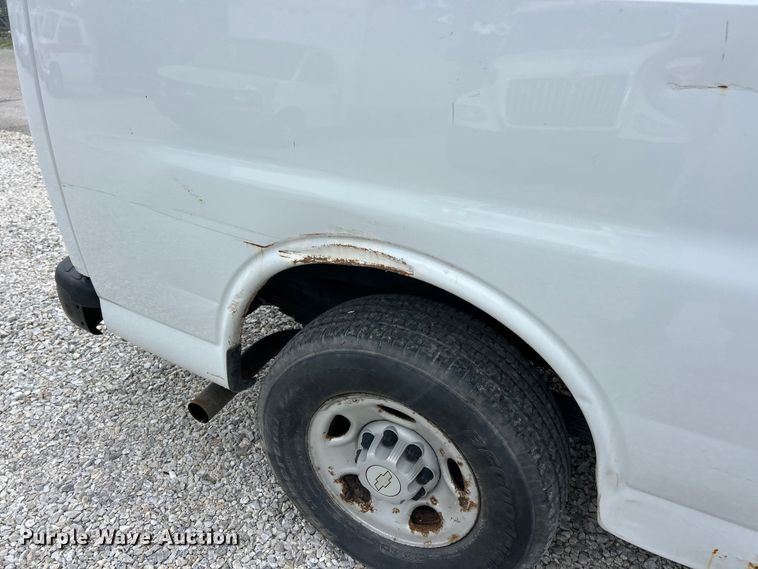 image for item FC5496 2017 Chevrolet Express van