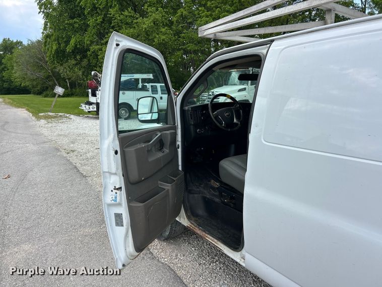 image for item FC5496 2017 Chevrolet Express van