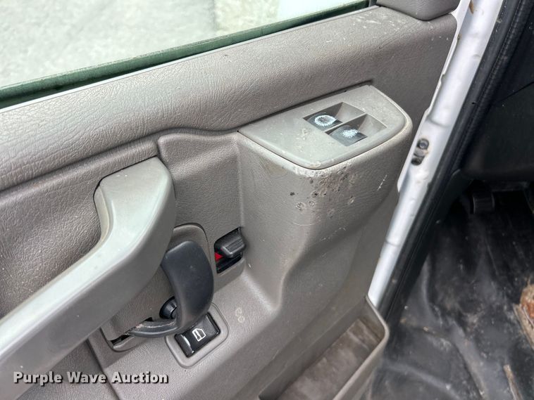 image for item FC5496 2017 Chevrolet Express van