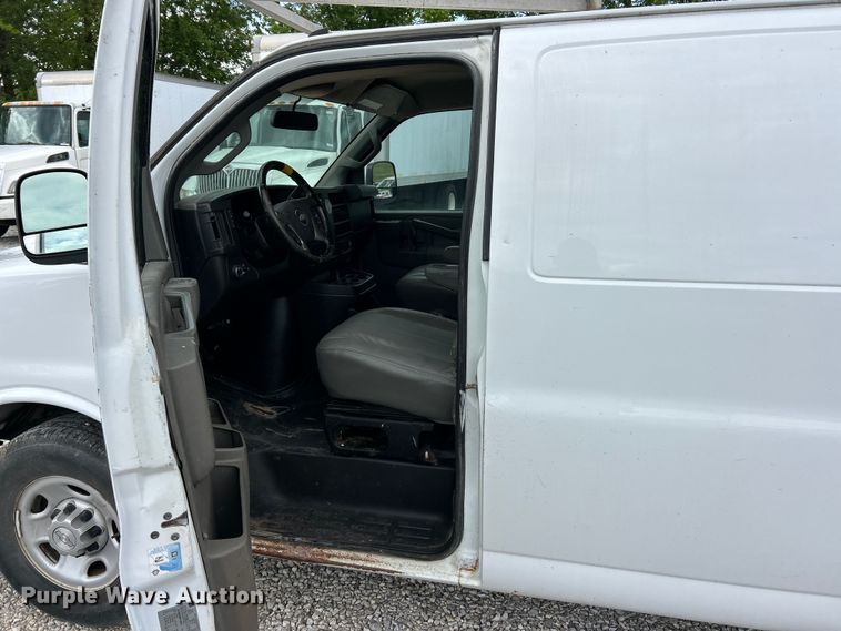 image for item FC5496 2017 Chevrolet Express van
