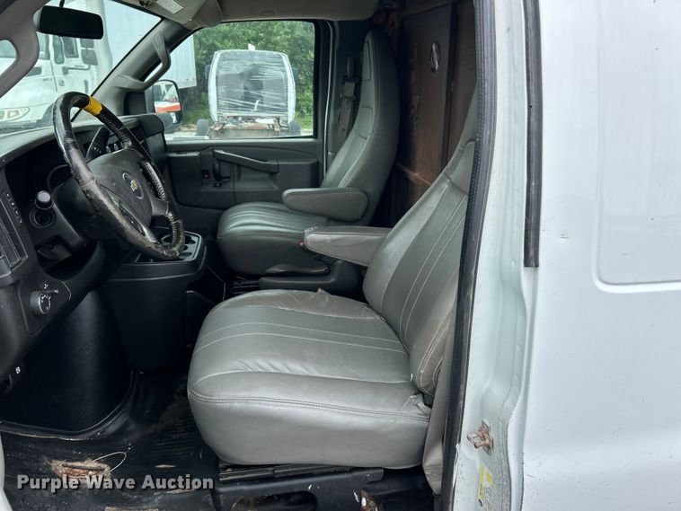 image for item FC5496 2017 Chevrolet Express van