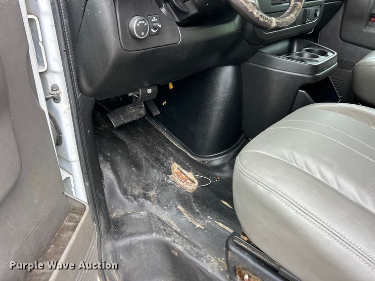 image for item FC5496 2017 Chevrolet Express van