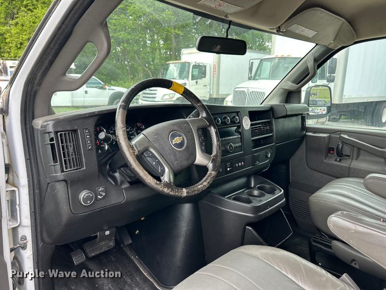 image for item FC5496 2017 Chevrolet Express van
