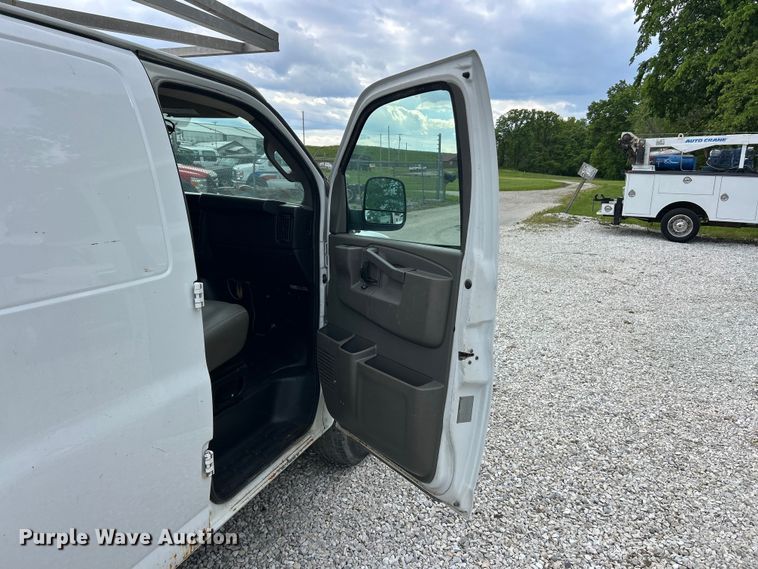 image for item FC5496 2017 Chevrolet Express van
