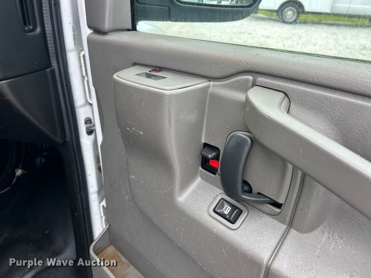image for item FC5496 2017 Chevrolet Express van