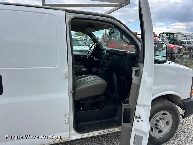 image for item FC5496 2017 Chevrolet Express van