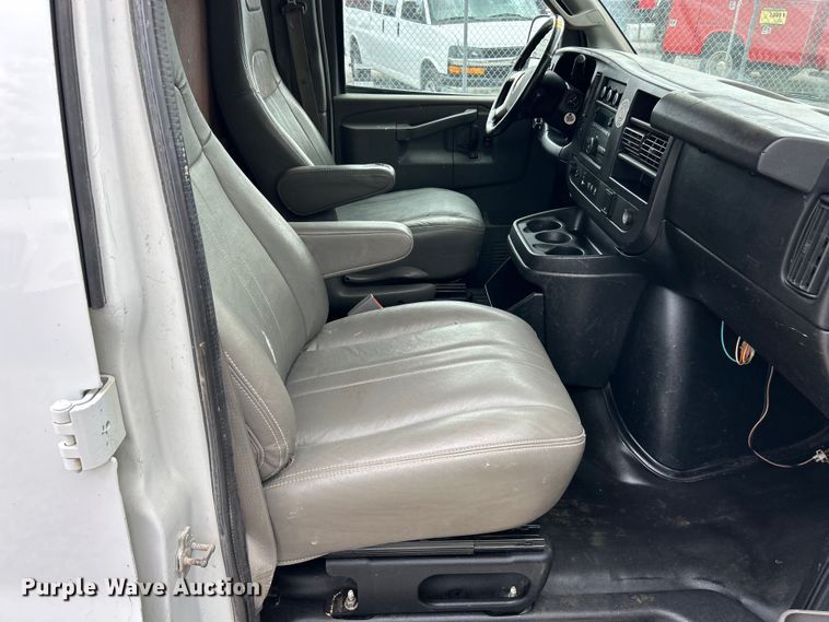 image for item FC5496 2017 Chevrolet Express van