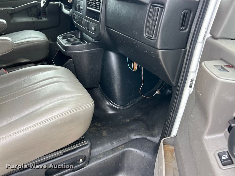 image for item FC5496 2017 Chevrolet Express van