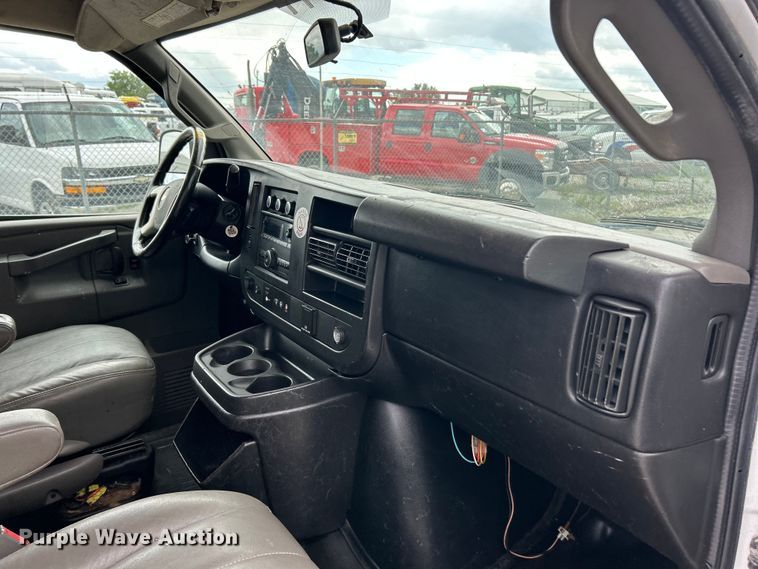 image for item FC5496 2017 Chevrolet Express van