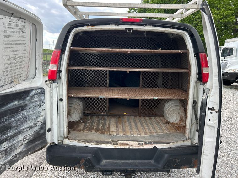 image for item FC5496 2017 Chevrolet Express van