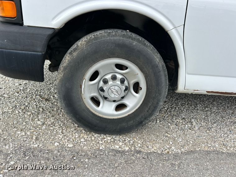 image for item FC5496 2017 Chevrolet Express van