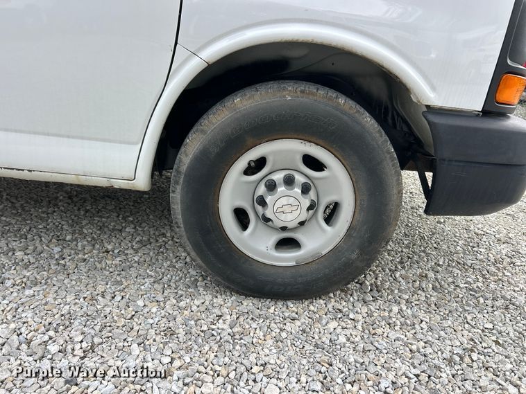 image for item FC5496 2017 Chevrolet Express van
