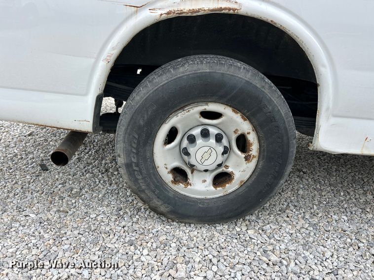 image for item FC5496 2017 Chevrolet Express van