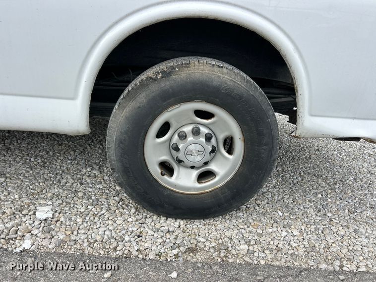 image for item FC5496 2017 Chevrolet Express van