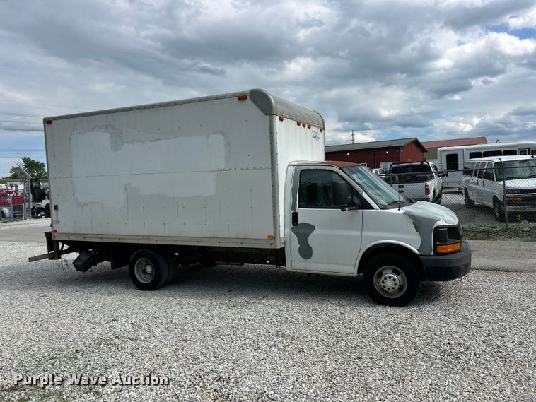 image for item FC5497 2007 Chevrolet Express box truck