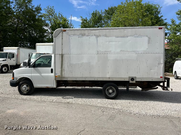 image for item FC5497 2007 Chevrolet Express box truck