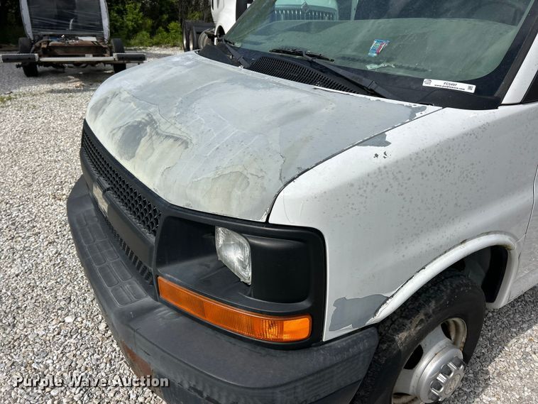 image for item FC5497 2007 Chevrolet Express box truck