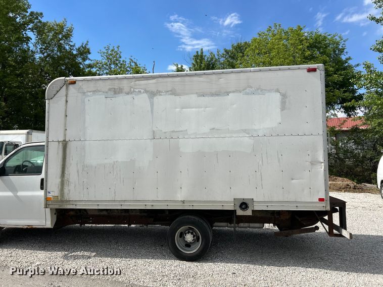 image for item FC5497 2007 Chevrolet Express box truck