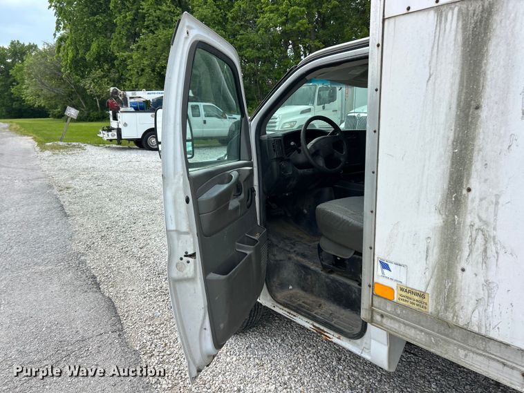 image for item FC5497 2007 Chevrolet Express box truck