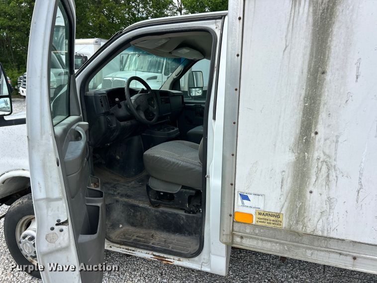 image for item FC5497 2007 Chevrolet Express box truck