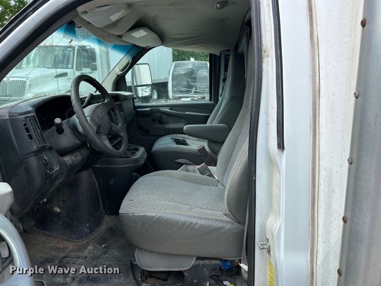 image for item FC5497 2007 Chevrolet Express box truck