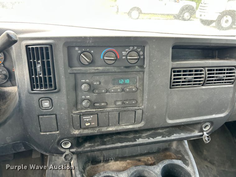 image for item FC5497 2007 Chevrolet Express box truck