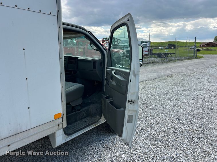 image for item FC5497 2007 Chevrolet Express box truck
