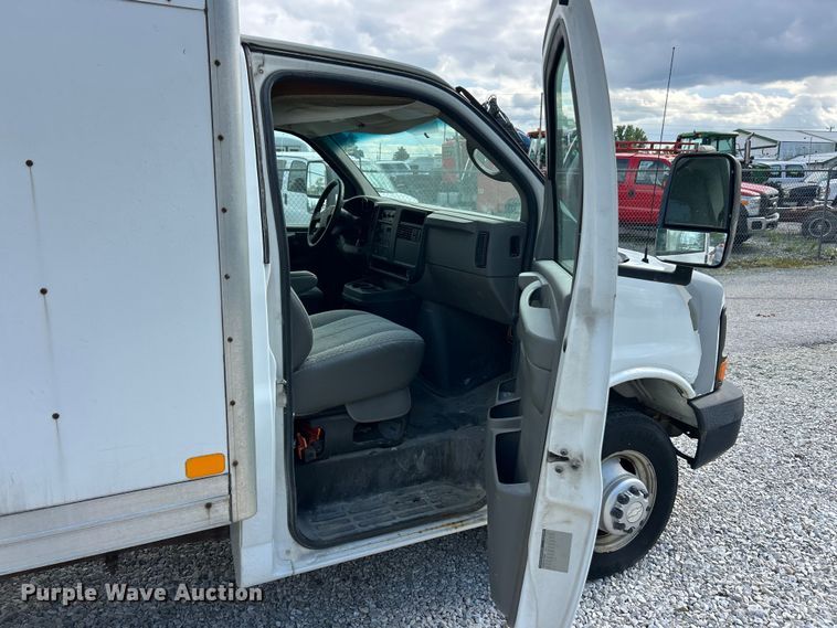 image for item FC5497 2007 Chevrolet Express box truck