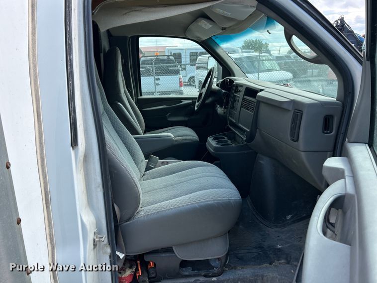 image for item FC5497 2007 Chevrolet Express box truck