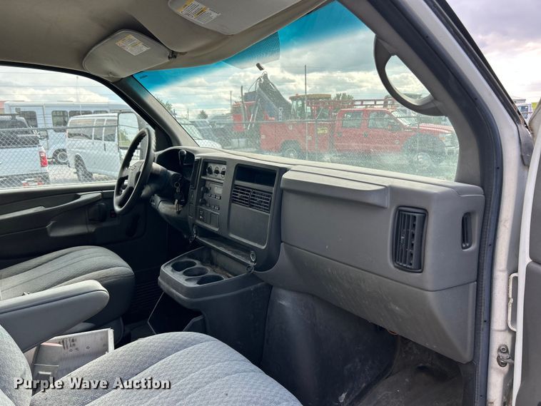 image for item FC5497 2007 Chevrolet Express box truck