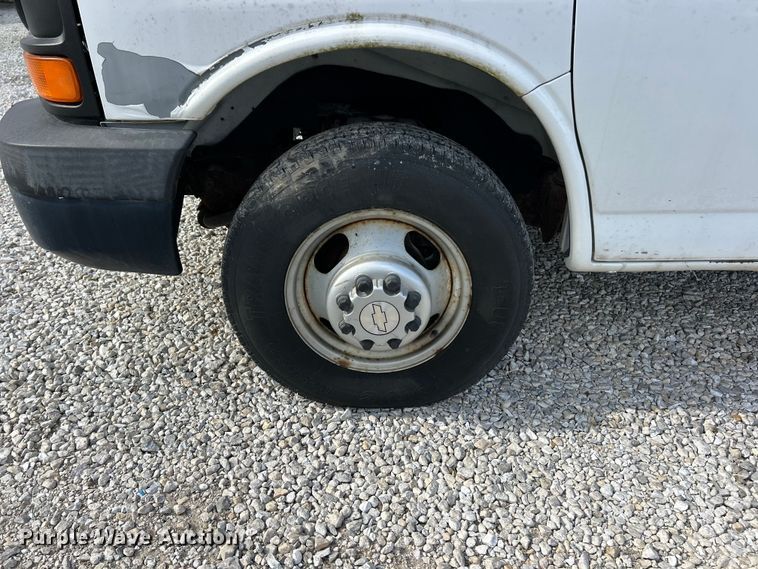 image for item FC5497 2007 Chevrolet Express box truck