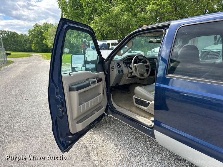 image for item FC5499 2008 Ford F350 Super Duty Crew Cab pickup truck