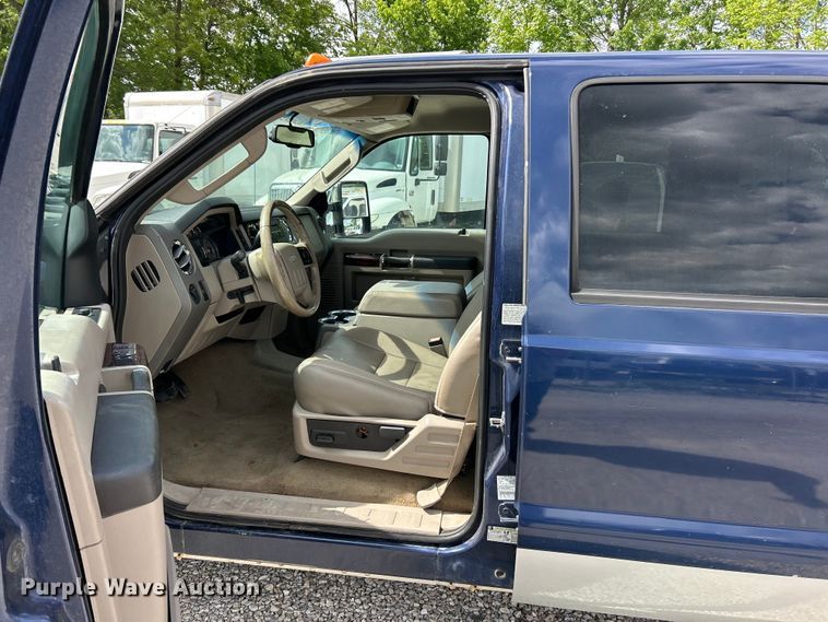 image for item FC5499 2008 Ford F350 Super Duty Crew Cab pickup truck