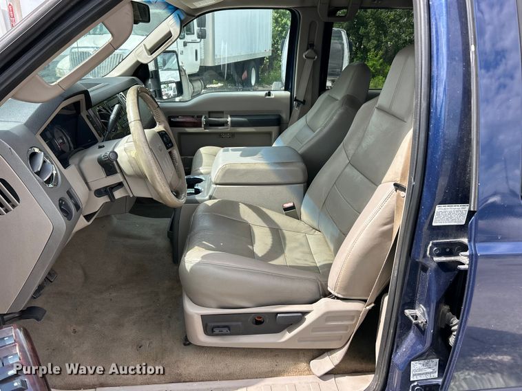 image for item FC5499 2008 Ford F350 Super Duty Crew Cab pickup truck