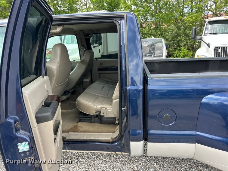 image for item FC5499 2008 Ford F350 Super Duty Crew Cab pickup truck