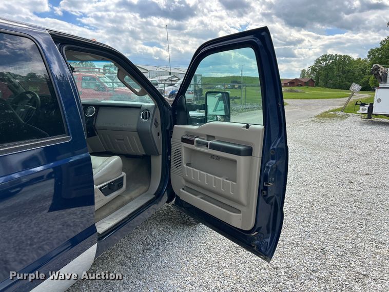 image for item FC5499 2008 Ford F350 Super Duty Crew Cab pickup truck