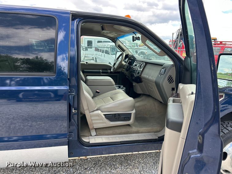 image for item FC5499 2008 Ford F350 Super Duty Crew Cab pickup truck