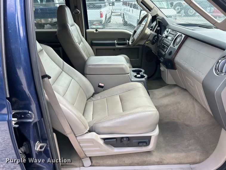 image for item FC5499 2008 Ford F350 Super Duty Crew Cab pickup truck