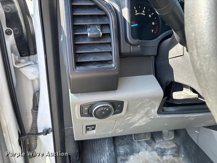 image for item FC5584 2018 Ford F150 Crew Cab pickup truck