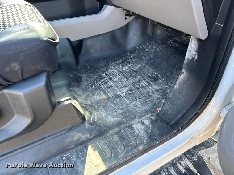 image for item FC5584 2018 Ford F150 Crew Cab pickup truck