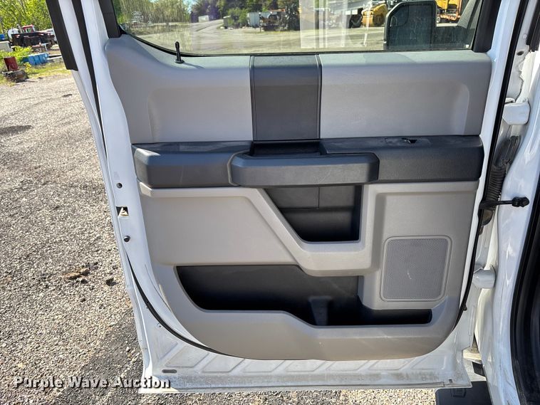 image for item FC5584 2018 Ford F150 Crew Cab pickup truck