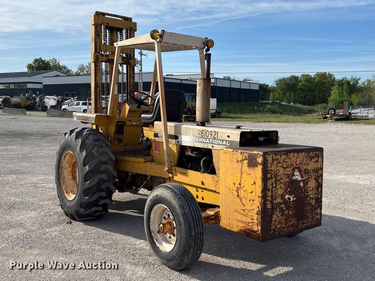 image for item FC5587 International 4500B forklift