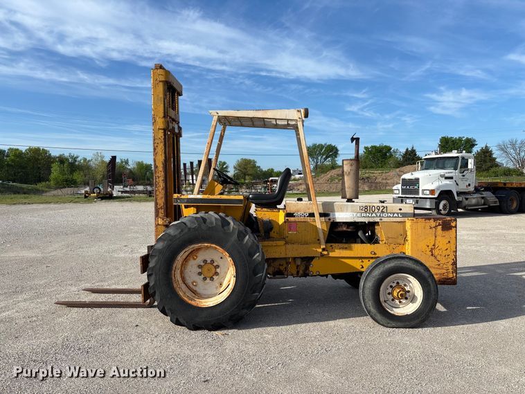 image for item FC5587 International 4500B forklift