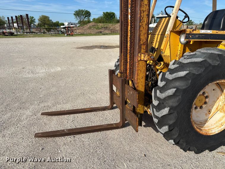 image for item FC5587 International 4500B forklift