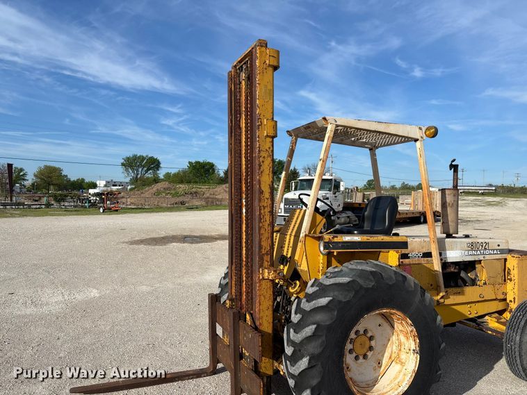 image for item FC5587 International 4500B forklift