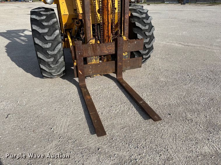 image for item FC5587 International 4500B forklift