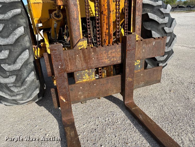 image for item FC5587 International 4500B forklift