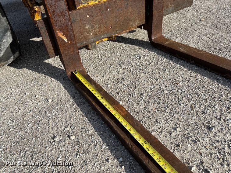 image for item FC5587 International 4500B forklift